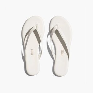 NWT Tkees Boyfriend Flip Flop in Cream